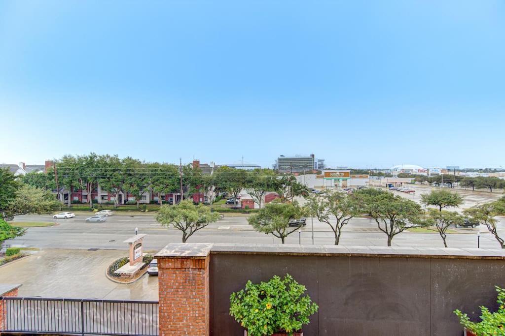 ヒューストンChic 1Br Near Nrg With Pool Wifi Freeparkingアパートメント エクステリア 写真