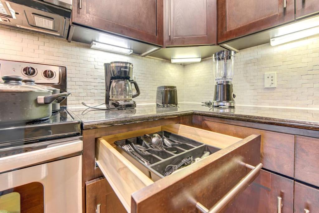 ヒューストンChic 1Br Near Nrg With Pool Wifi Freeparkingアパートメント エクステリア 写真