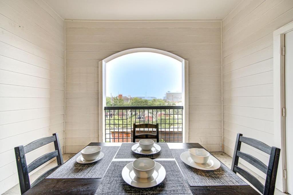 ヒューストンChic 1Br Near Nrg With Pool Wifi Freeparkingアパートメント エクステリア 写真